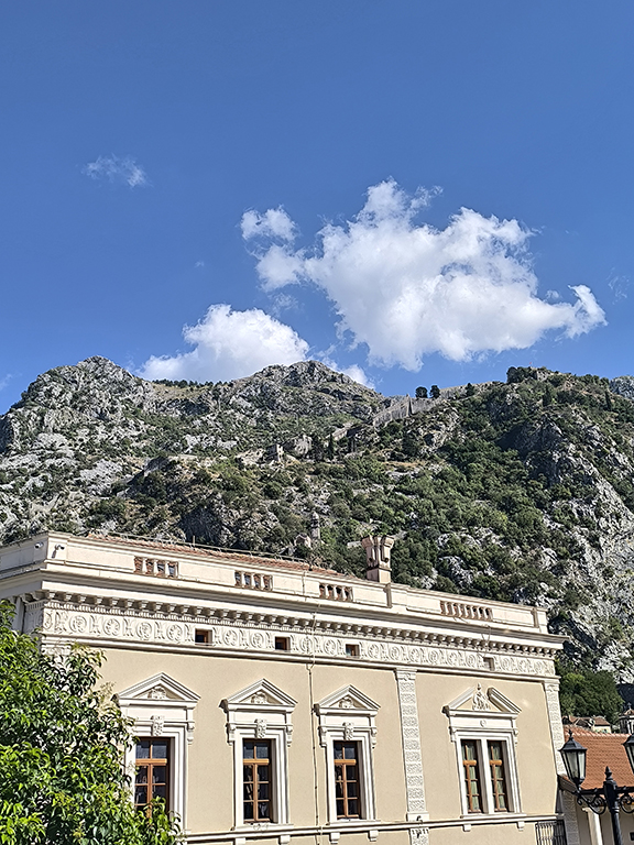 kotor bedemi iz pozorista