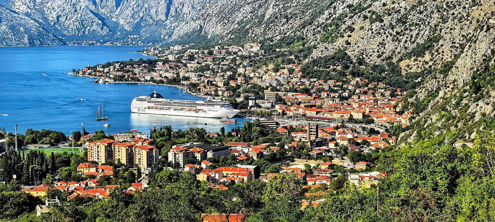 kotor s kruzerom panorama