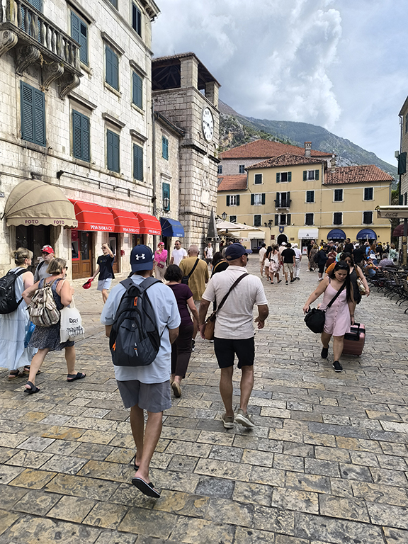 kotor stari grad turisti